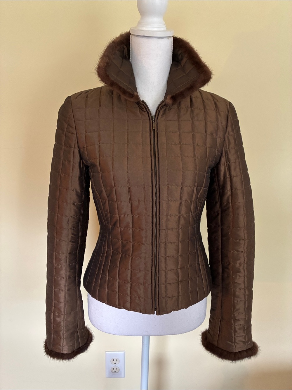 Adrienne Vittadini Women's Brown Quilted Silk Jacket with Mink Fur Trim size 2
